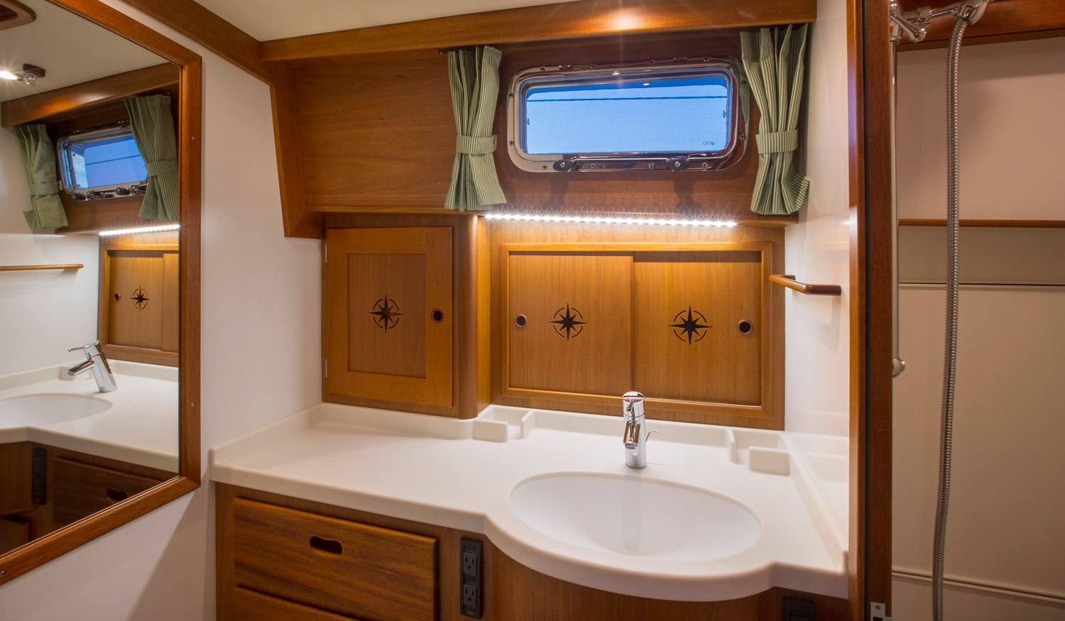 Monhegan 42 Peregrine, Flybridge yacht by Lyman-Morse