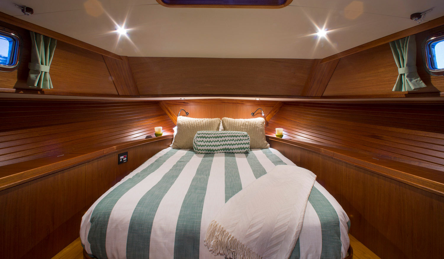 Monhegan 42 Peregrine, Flybridge yacht by Lyman-Morse