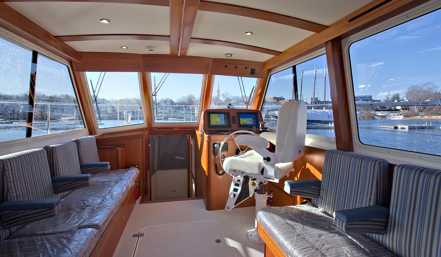 LM42 Commuter Yacht Interior