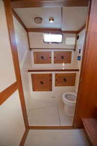 LM42 Commuter Yacht Head