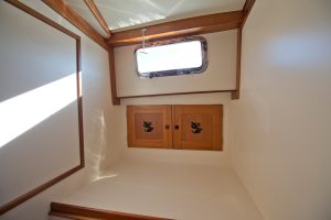 LM42 Commuter Yacht Details