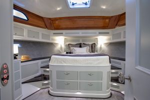 Hood 57 LM owner's cabin