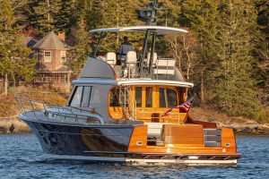 Hood 57 LM transom
