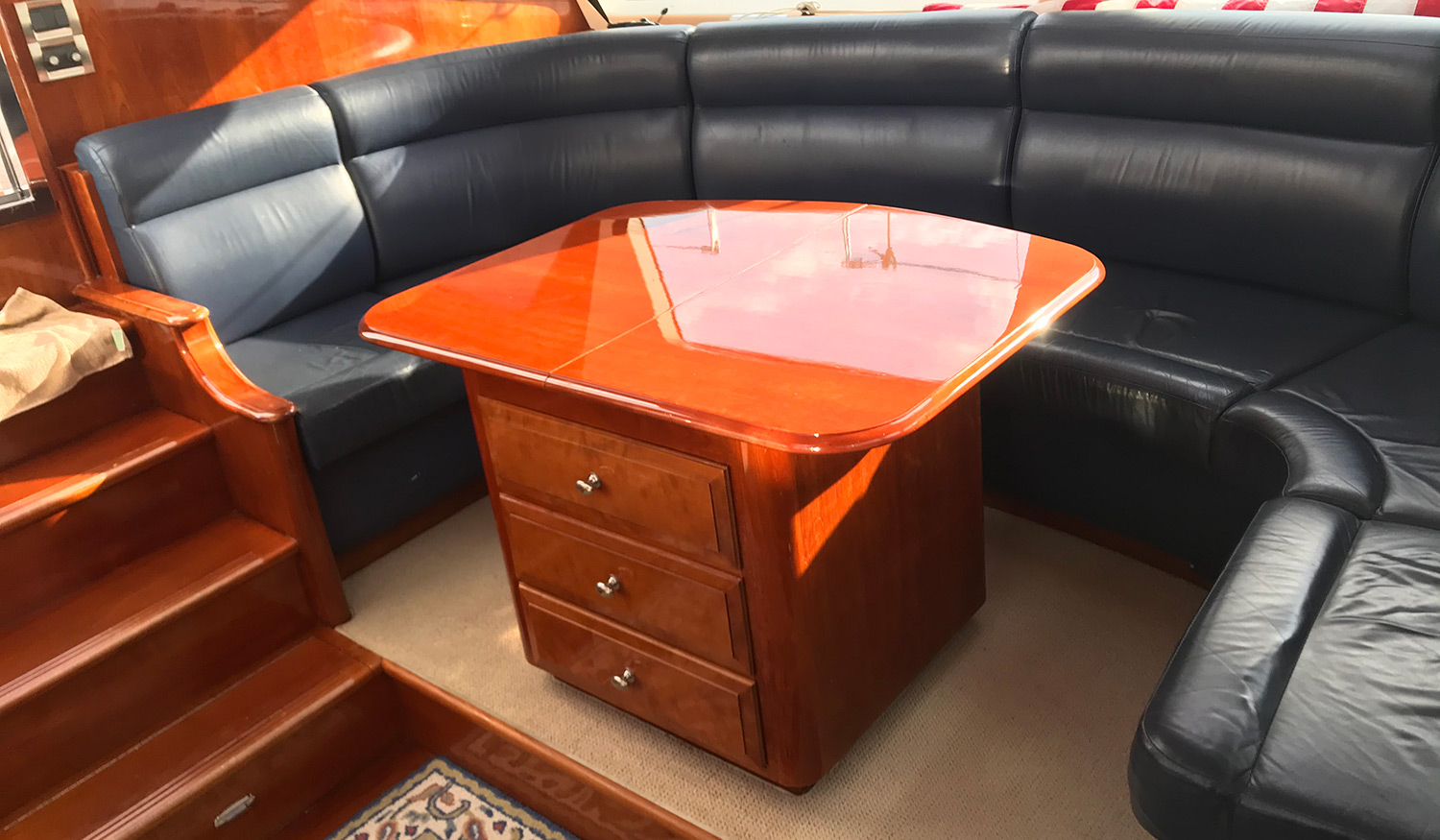 Sensation 73 yacht Valor salon table and seating