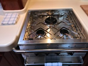 Sensation 73 yacht Valor stove