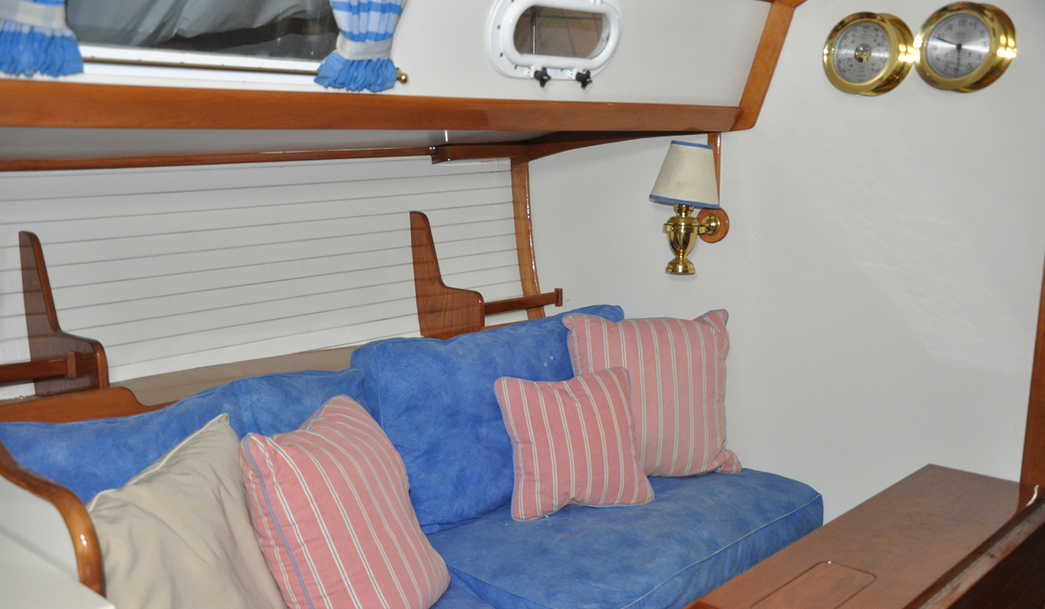 Hinckley Bermuda 40 Nunki main salon