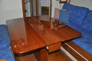 Hinckley Bermuda 40 table